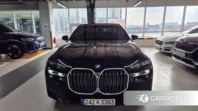 BMW 7 Series (G70) 2023 Черный из Кореи