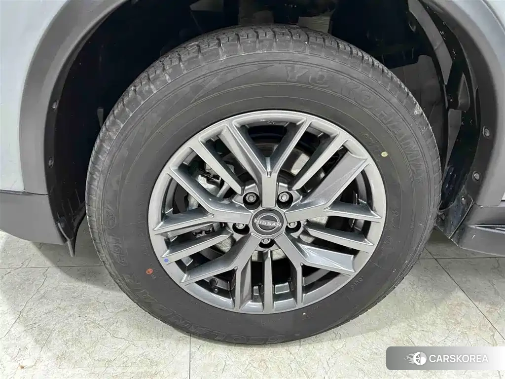 Nissan X-Trail 2025 Silver/gray из Китая