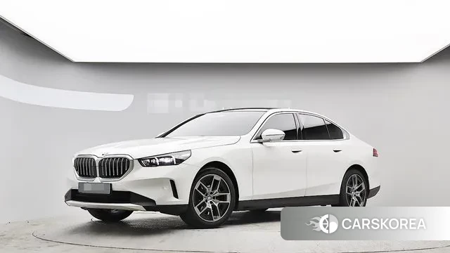 BMW 5 Series (G60) 2023 Белый из Кореи