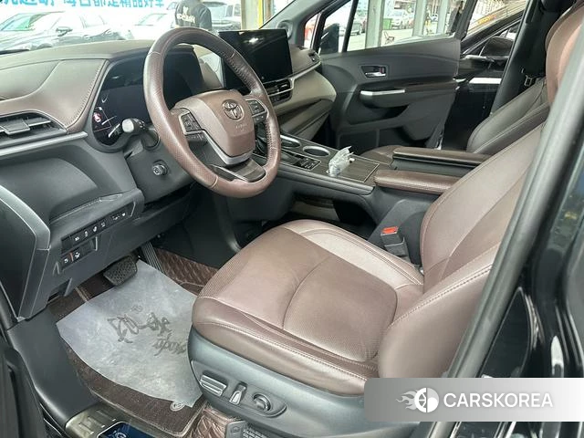 Toyota Grevia 2023 Черный из Китая