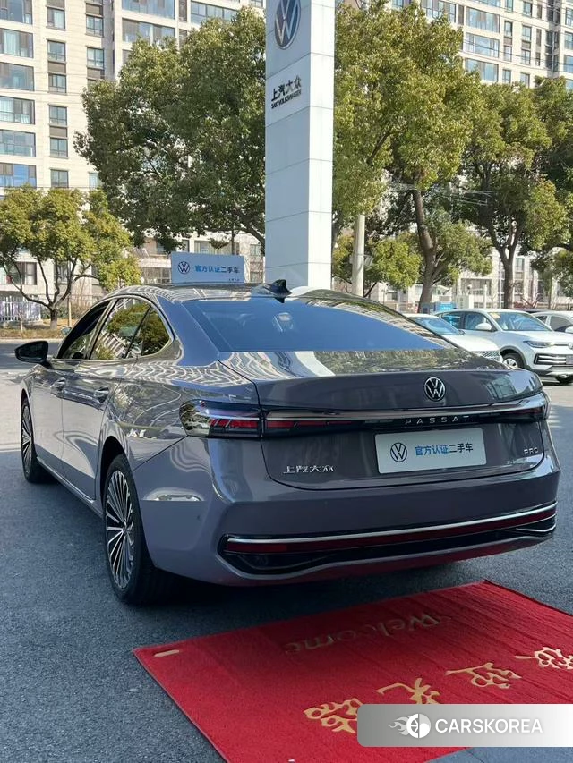 Volkswagen Passat 2024 Серебристо-серый из Китая