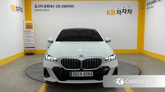 BMW 5 Series (G60) 2025 Белый из Кореи