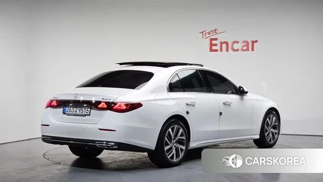 Mercedes-Benz E-Class W214 2024 Белый из Кореи