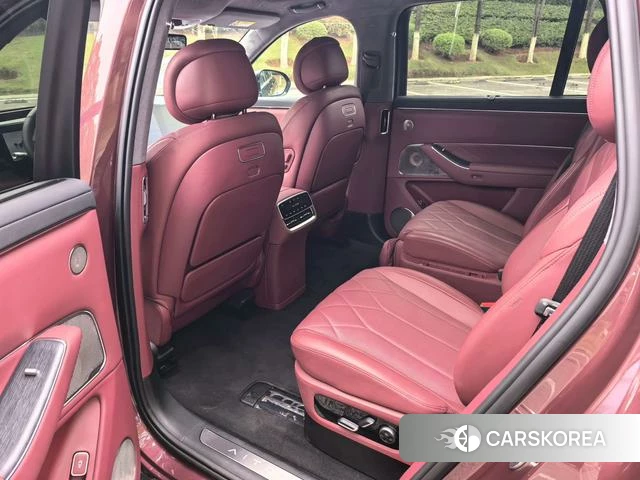 AITO Ask the world M8 2025 Черный из Китая