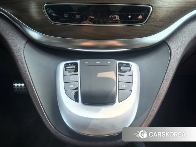 Mercedes-Benz V-class 2023 Белый из Китая