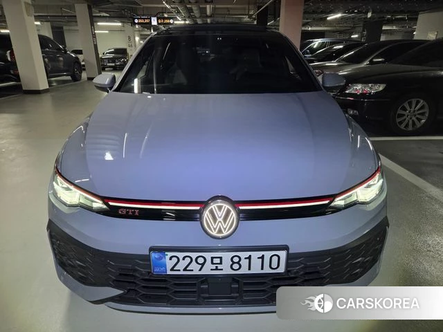 Volkswagen Golf 8th Generation 2025 Серебристо-серый из Кореи