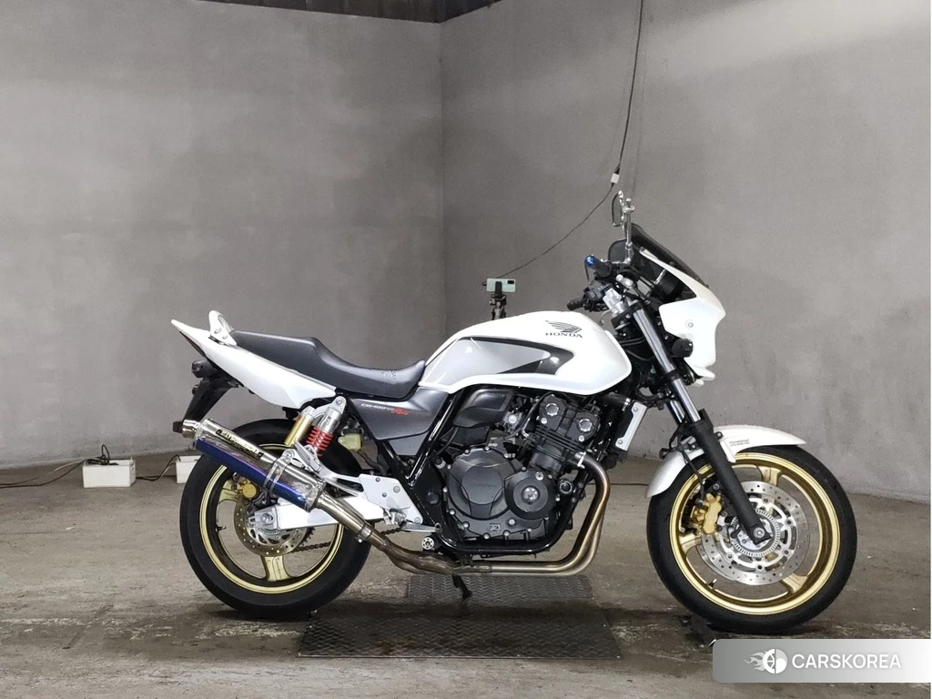 Проданный Honda CB400SF 2011 из Японии