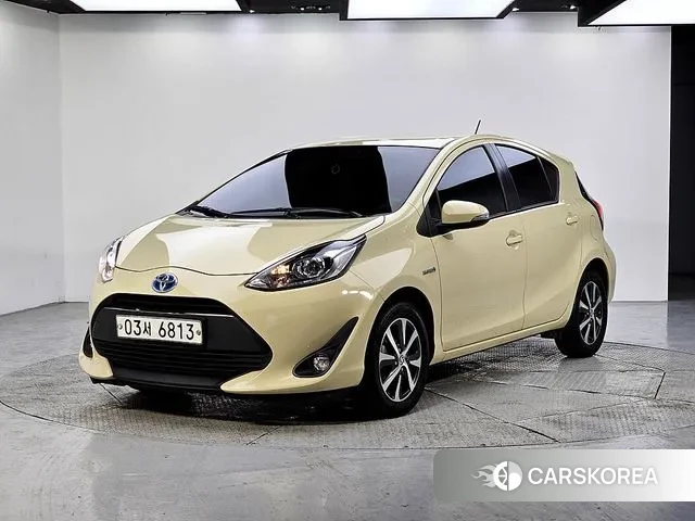 Toyota Prius C 2018 Жемчужный цвет из Кореи
