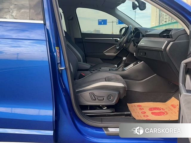 Audi Q3 2021 Синий из Китая