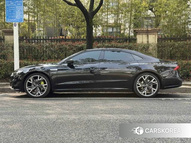 Audi A7L 2024 Черный из Китая