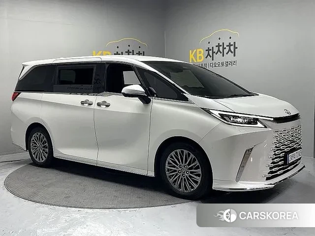 Lexus LM Second Generation 2025 Белый из Кореи