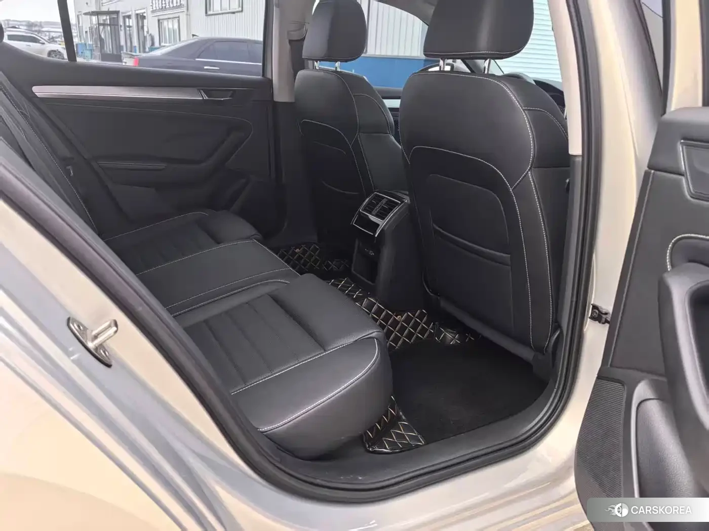 Skoda Superb 2023 Champagne/brown из Китая