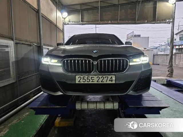 BMW 5 Series (G30) 2023 Серебристо-серый из Кореи