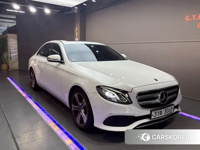 Mercedes-Benz E-Class W213 2018 Белый из Кореи