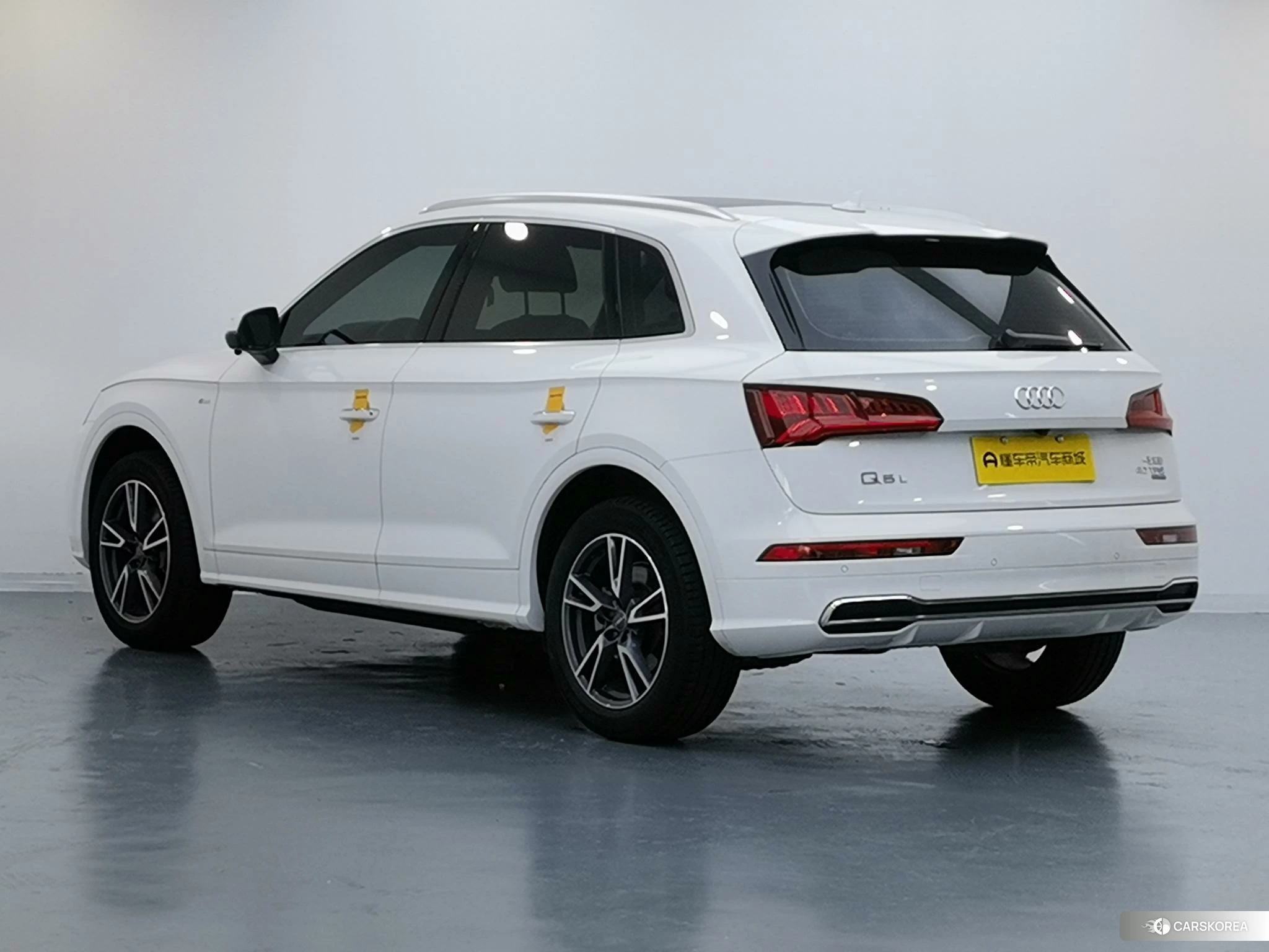 Audi Q5L 2020 Белый из Китая