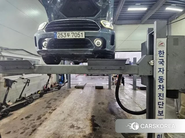 Mini Cooper Countryman 2022 Зеленый из Кореи