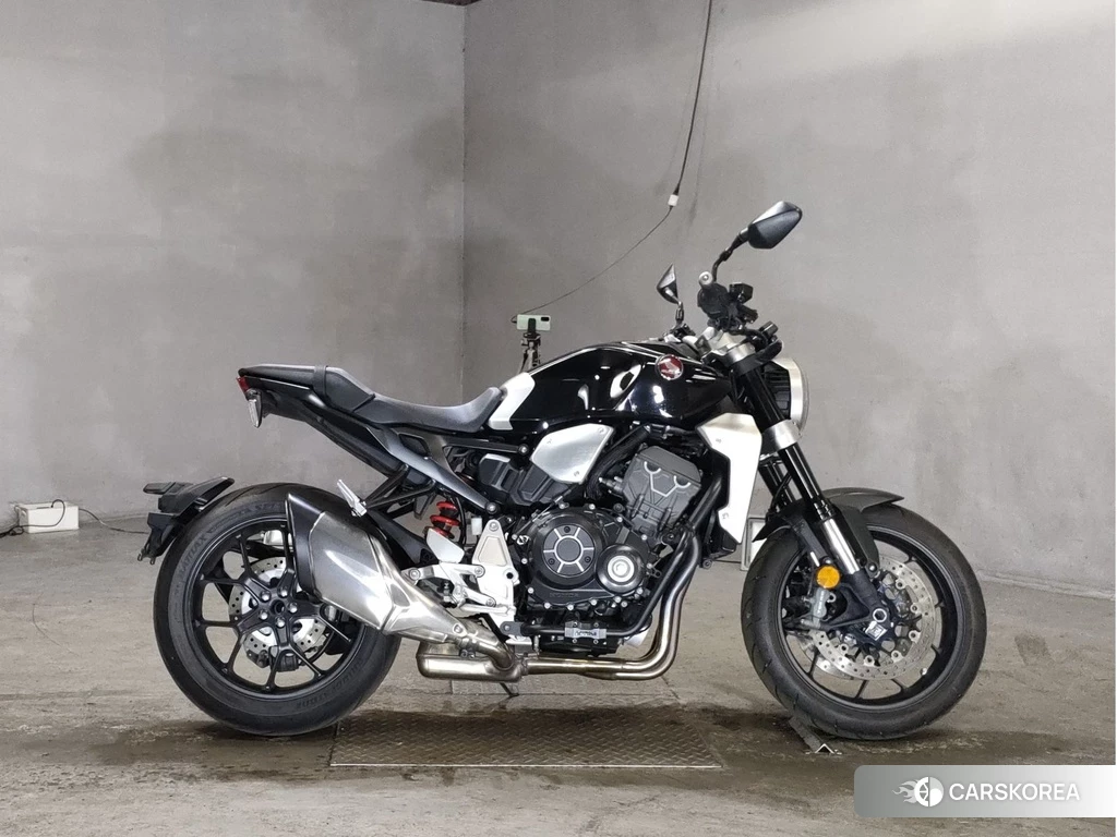 Проданный Honda CB1000R 2018 из Японии