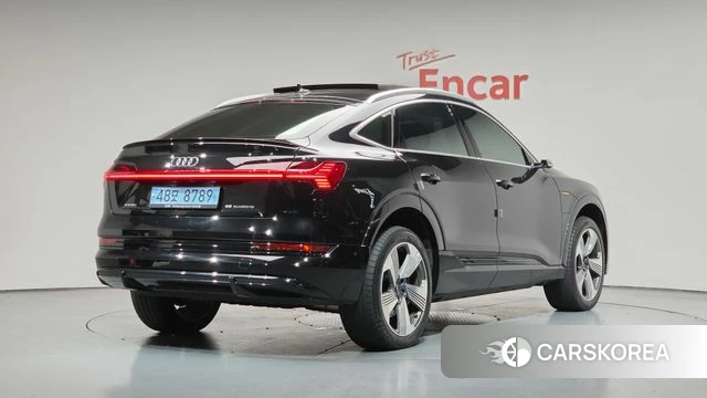 Audi e-Tron 2023 Черный из Кореи