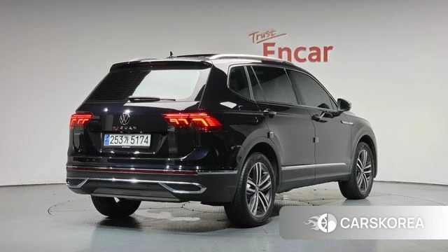 Volkswagen Tiguan Allspace 2023 Черный из Кореи