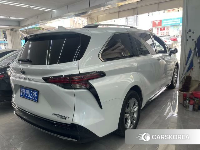 Toyota Saina 2022 Белый из Китая