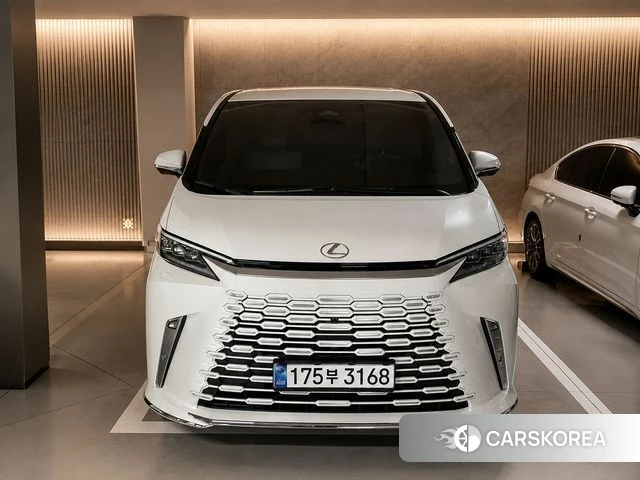 Lexus LM Second Generation 2025 Белый из Кореи
