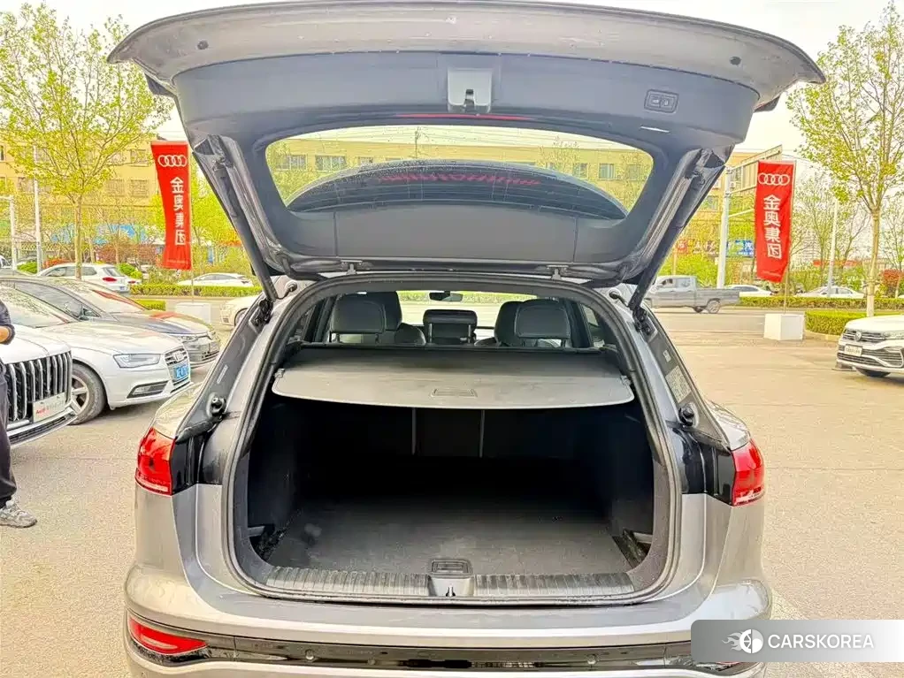 Audi Q6L 2025 Silver/gray из Китая