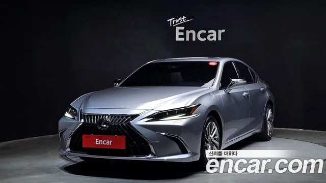 Lexus ES300h 7th generation 2023 Серебряный из Кореи