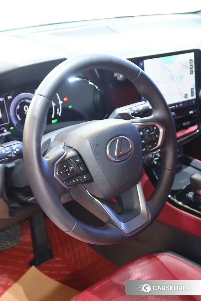 Lexus NX 2023 Серебристо-серый из Китая