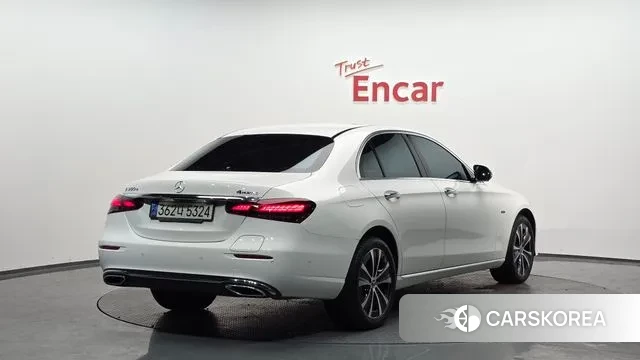 Mercedes-Benz E-Class W213 2021 Белый из Кореи
