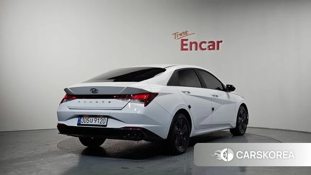 Hyundai Avante Hybrid (CN7) 2022 Белый из Кореи