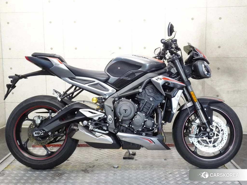 Проданный Triumph STREET TRIPLE 765 RS 2020 из Японии