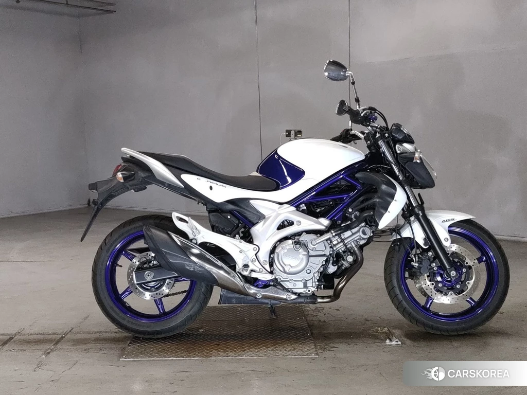 Проданный Suzuki GLADIUS 400 2010 из Японии