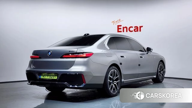 BMW 7 Series (G70) 2025 Песочный из Кореи
