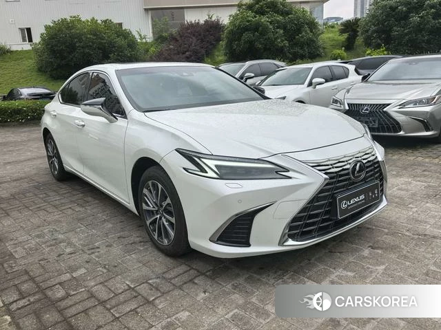 Lexus ES 2025 Белый из Китая