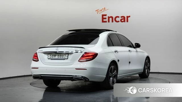 Mercedes-Benz E-Class W213 2018 Белый из Кореи