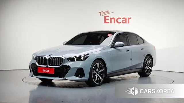 BMW 5 Series (G60) 2023 Светло-серебряный цвет из Кореи