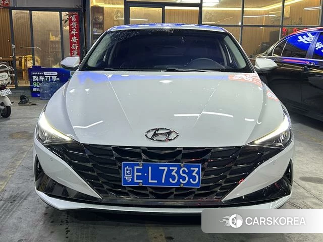 Hyundai Elantra 2023 Белый из Китая