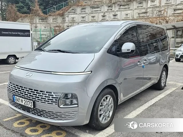 Hyundai Staria 2022 Серебряный двухцветный из Кореи