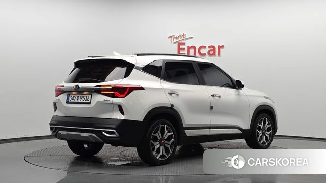 Kia Seltos 2021 Белый из Кореи