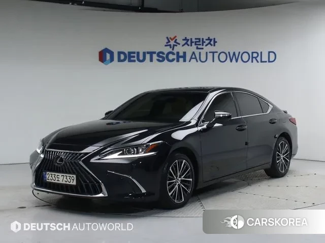Lexus ES300h 7th generation 2023 Черный из Кореи
