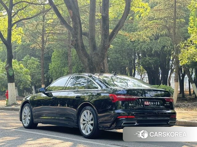 Audi A6L 2022 Черный из Китая
