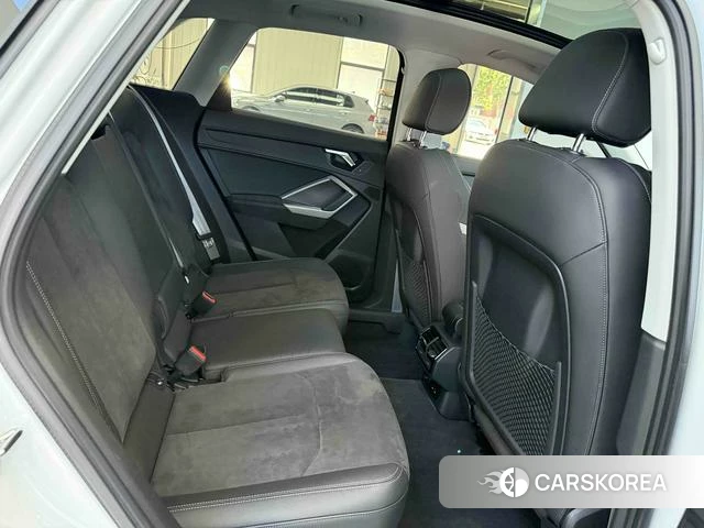 Audi Q3 2021 Белый из Китая