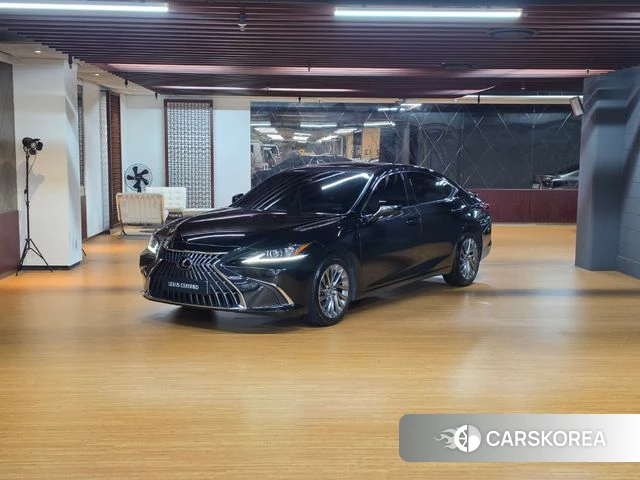 Lexus ES300h 7th generation 2023 Черный из Кореи