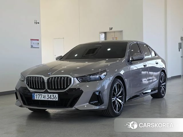 BMW 5 Series (G60) 2025 Цвет тростника из Кореи