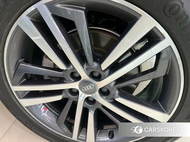 Audi Q5L 2019 Черный из Китая