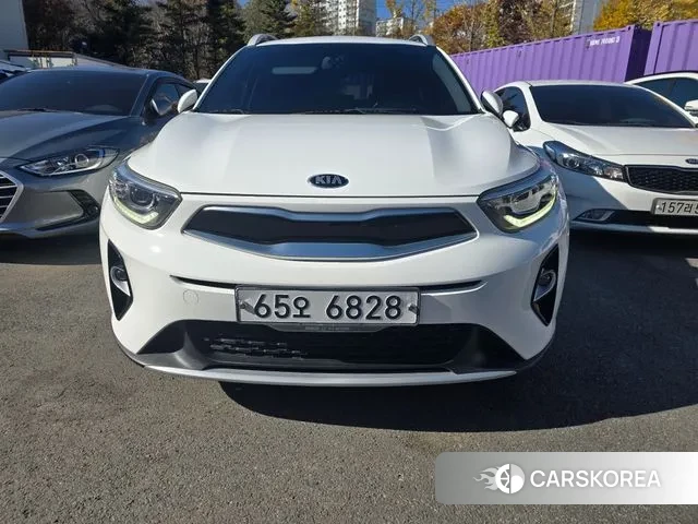 Kia Stonic 2018 Белый из Кореи