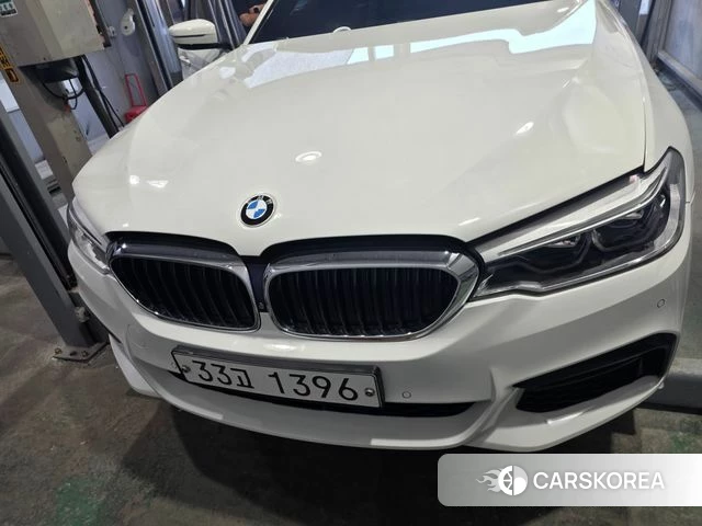 BMW 5 Series (G30) 2018 Белый из Кореи