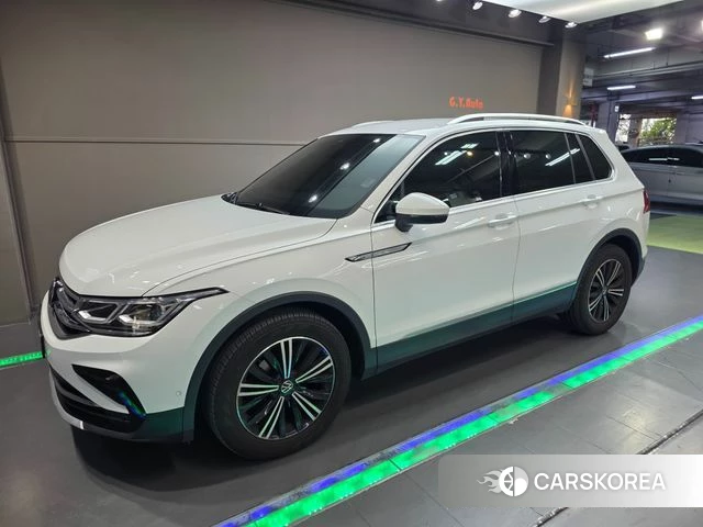 Volkswagen Tiguan second Generation 2022 Белый из Кореи