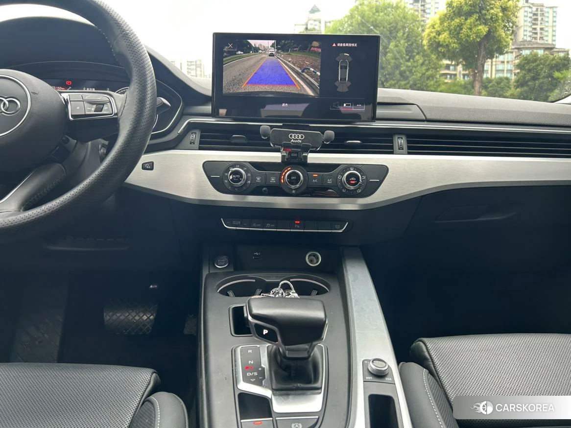 Audi A4L 2020 Темно-серый из Китая