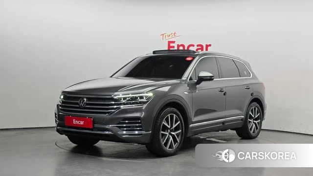 Volkswagen Touareg 3rd generation 2023 Серый из Кореи